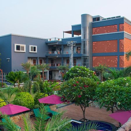 Krishna Riverside Resort Vasad Dış mekan fotoğraf