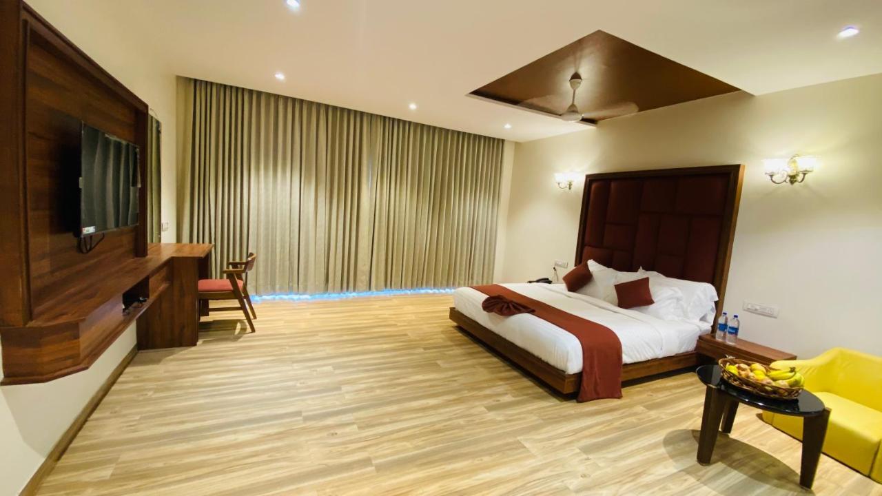 Krishna Riverside Resort Vasad Dış mekan fotoğraf