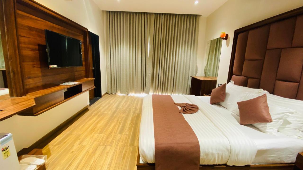 Krishna Riverside Resort Vasad Dış mekan fotoğraf