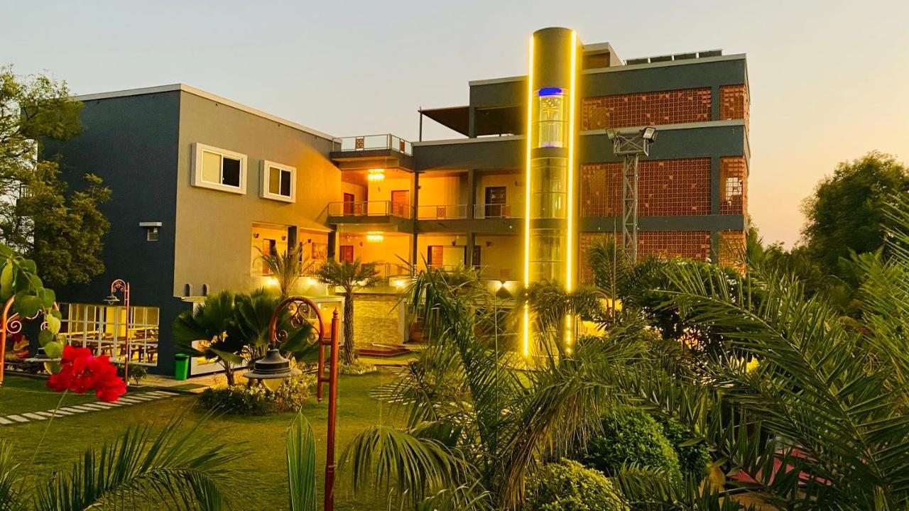 Krishna Riverside Resort Vasad Dış mekan fotoğraf