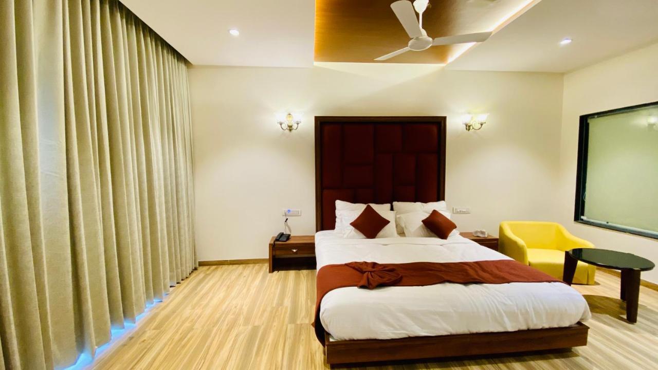 Krishna Riverside Resort Vasad Dış mekan fotoğraf