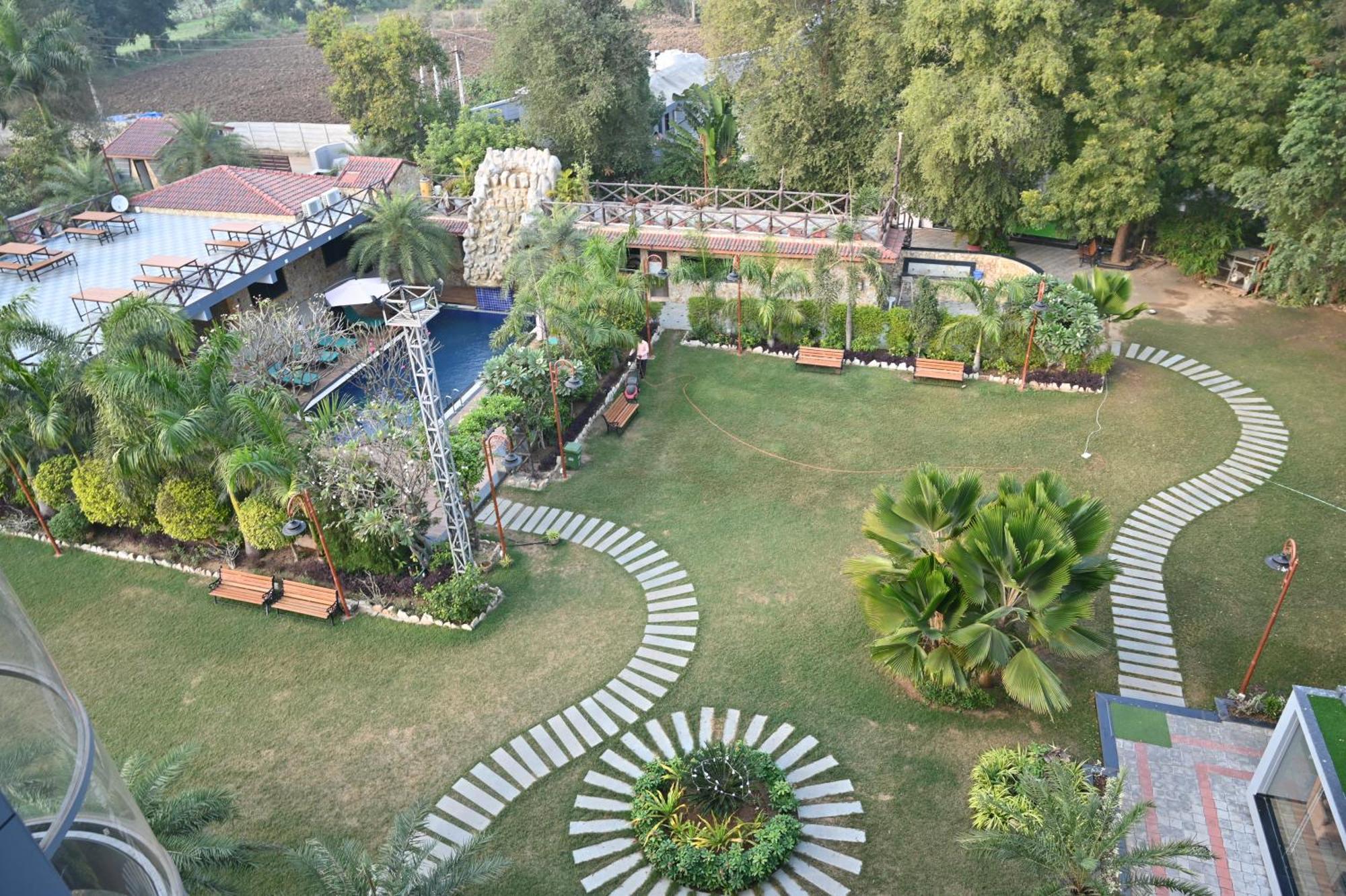Krishna Riverside Resort Vasad Dış mekan fotoğraf