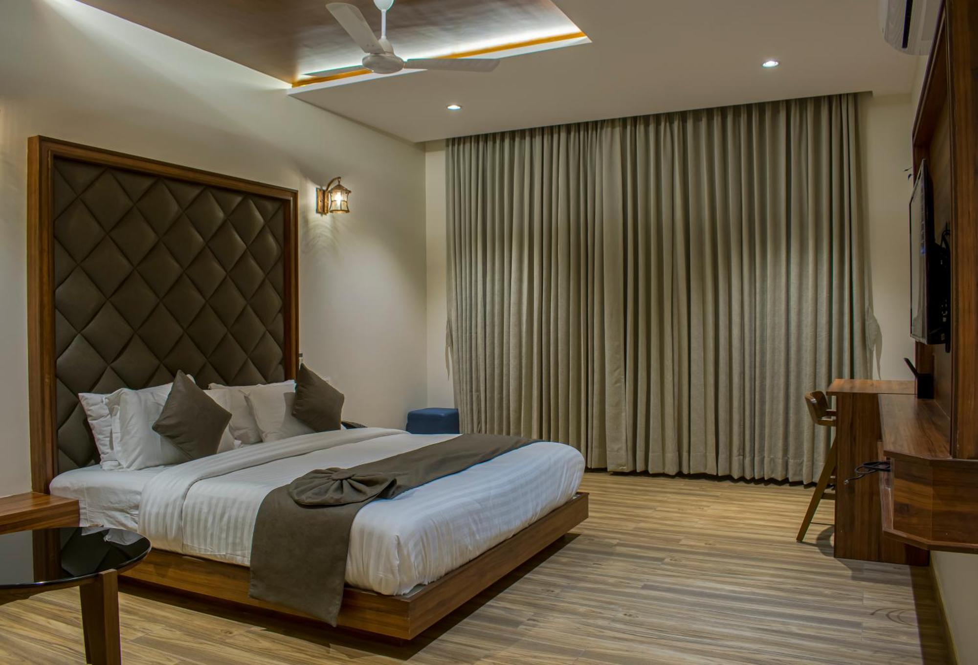 Krishna Riverside Resort Vasad Dış mekan fotoğraf