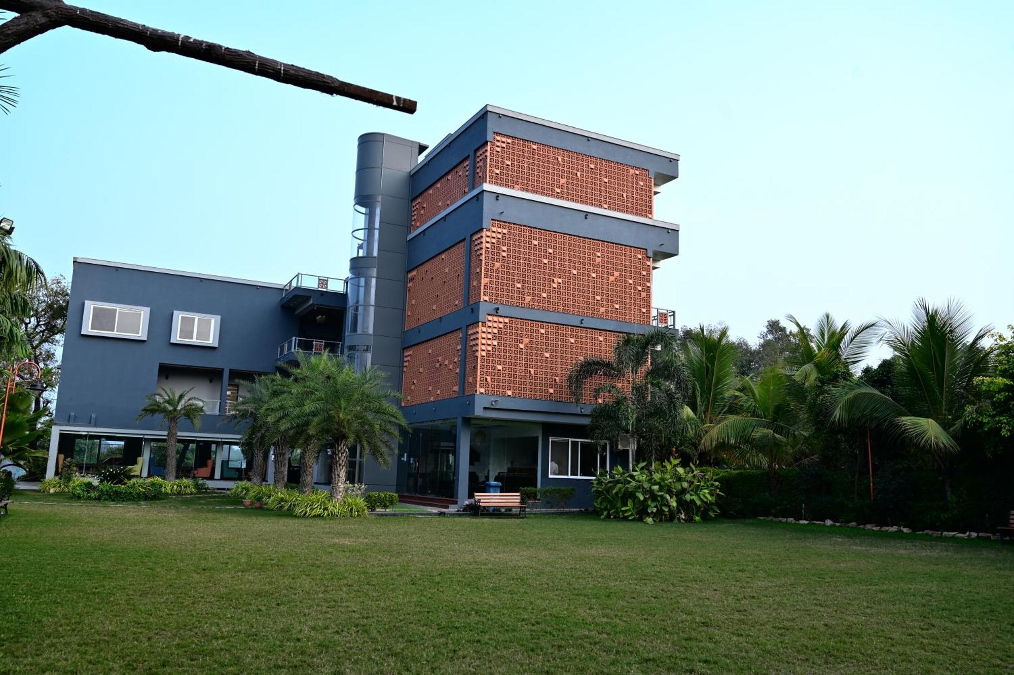 Krishna Riverside Resort Vasad Dış mekan fotoğraf