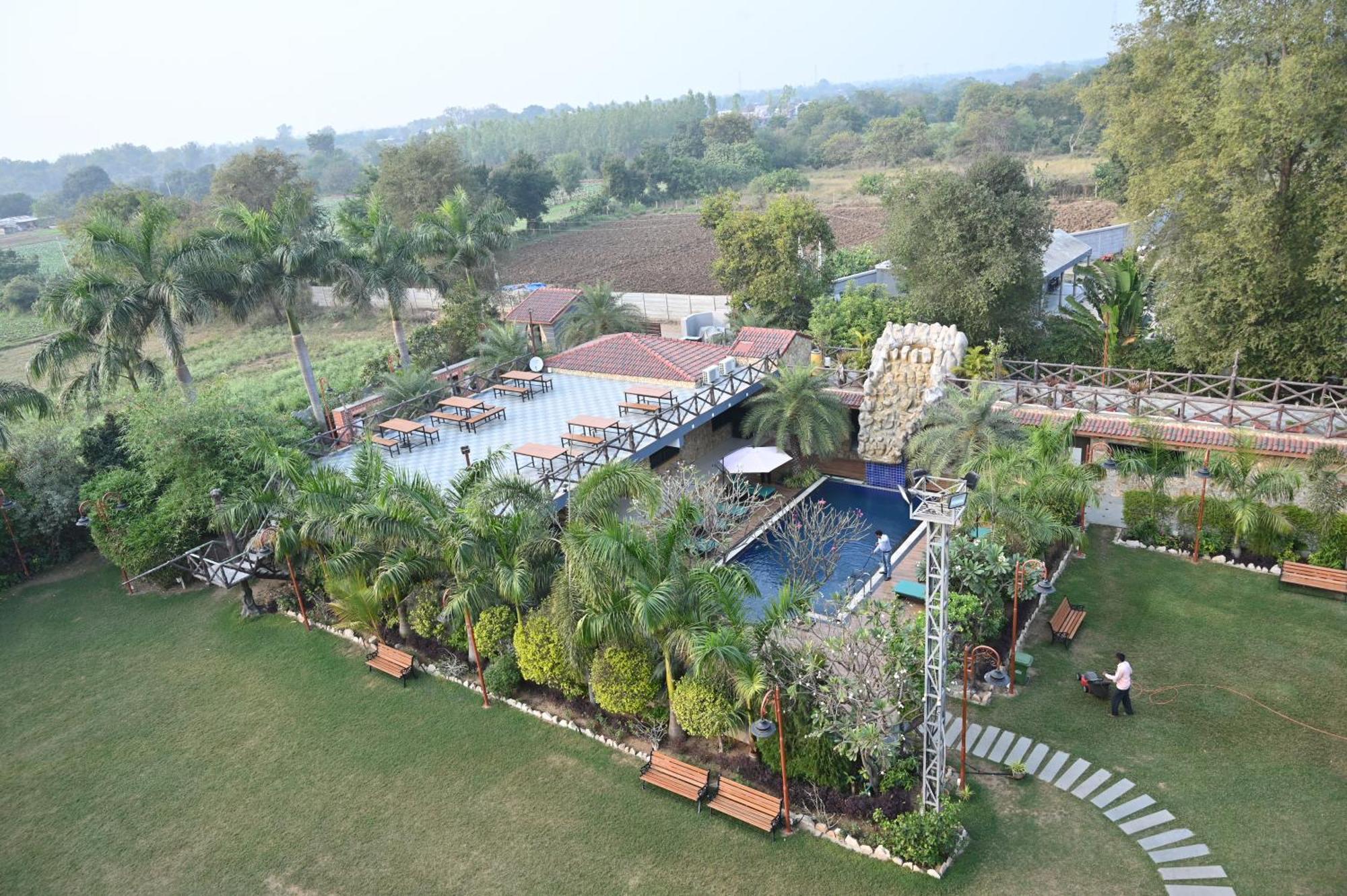 Krishna Riverside Resort Vasad Dış mekan fotoğraf