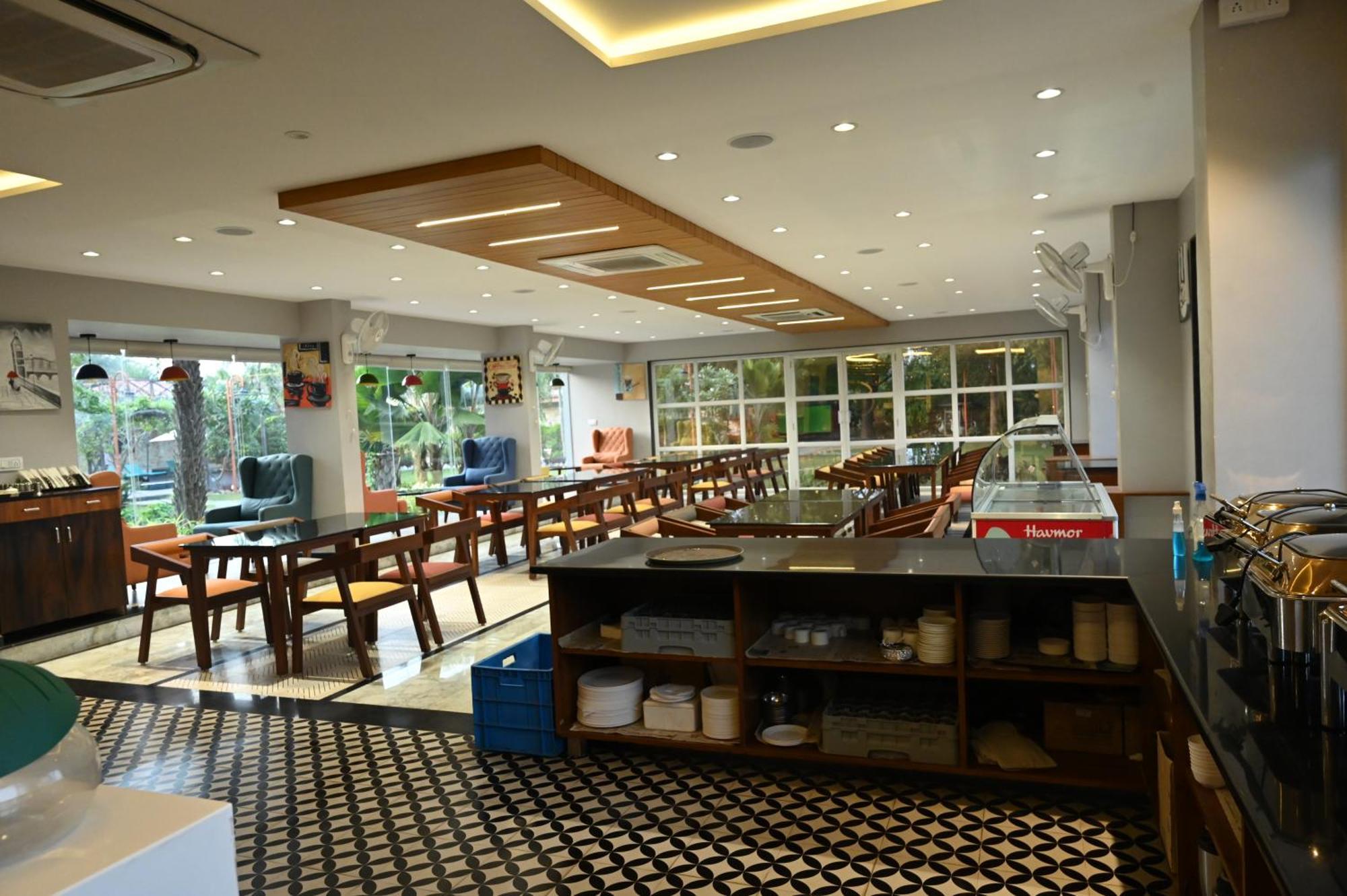 Krishna Riverside Resort Vasad Dış mekan fotoğraf