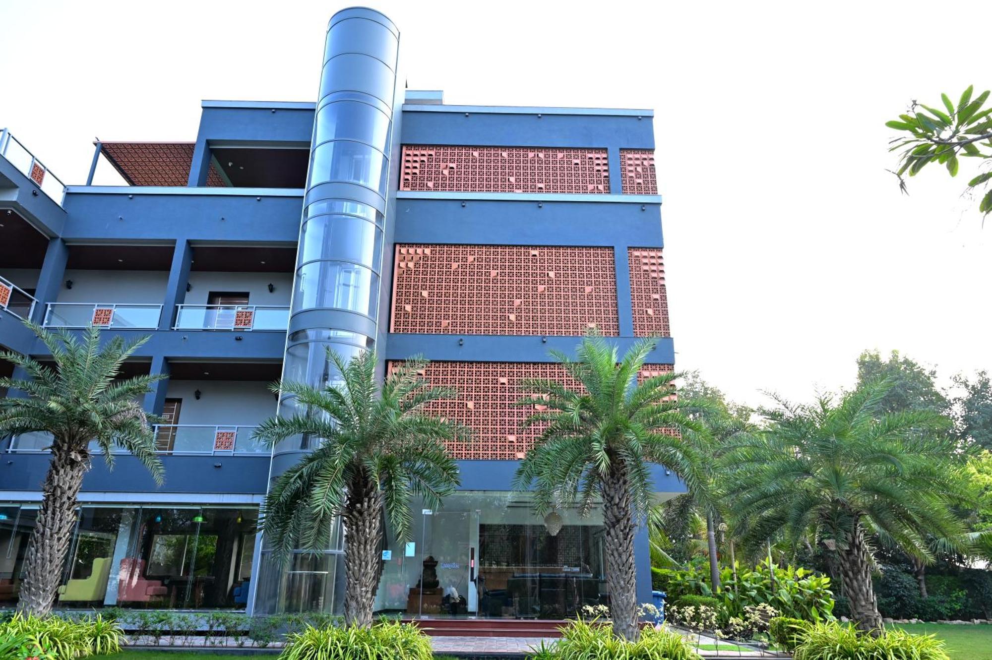 Krishna Riverside Resort Vasad Dış mekan fotoğraf