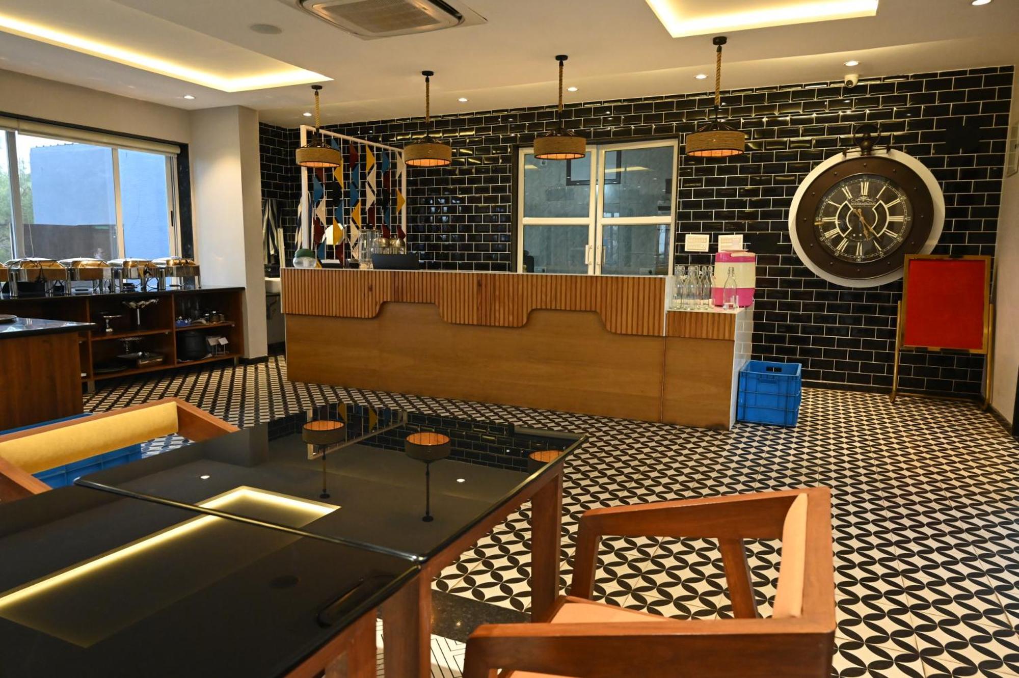 Krishna Riverside Resort Vasad Dış mekan fotoğraf