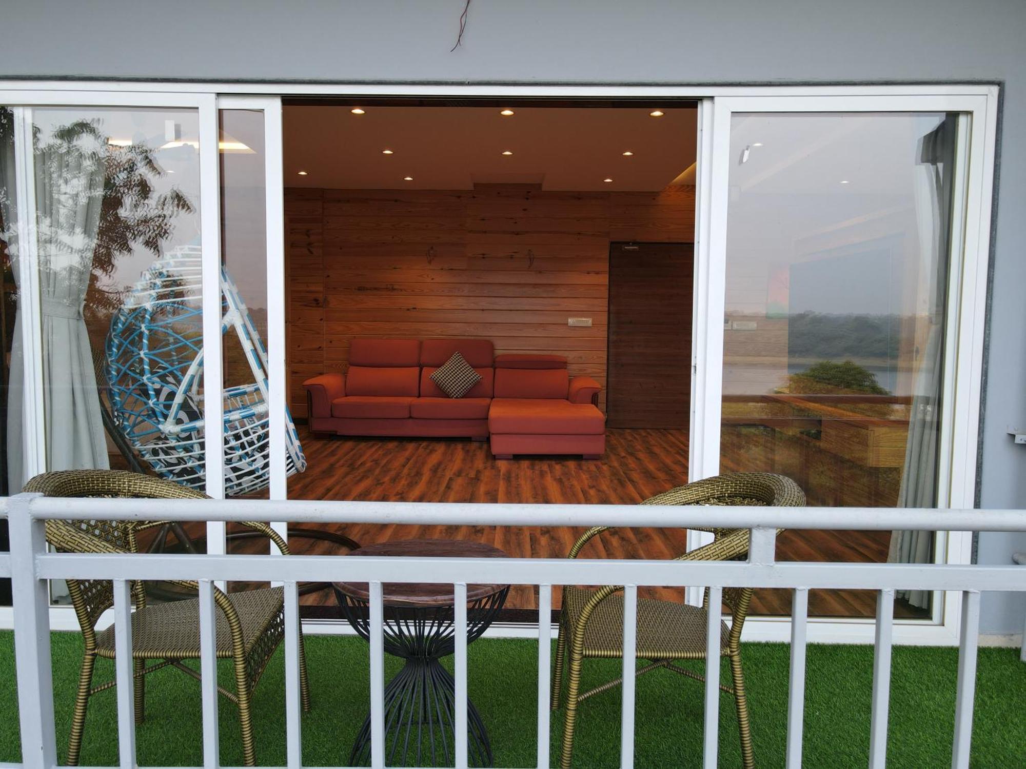 Krishna Riverside Resort Vasad Dış mekan fotoğraf