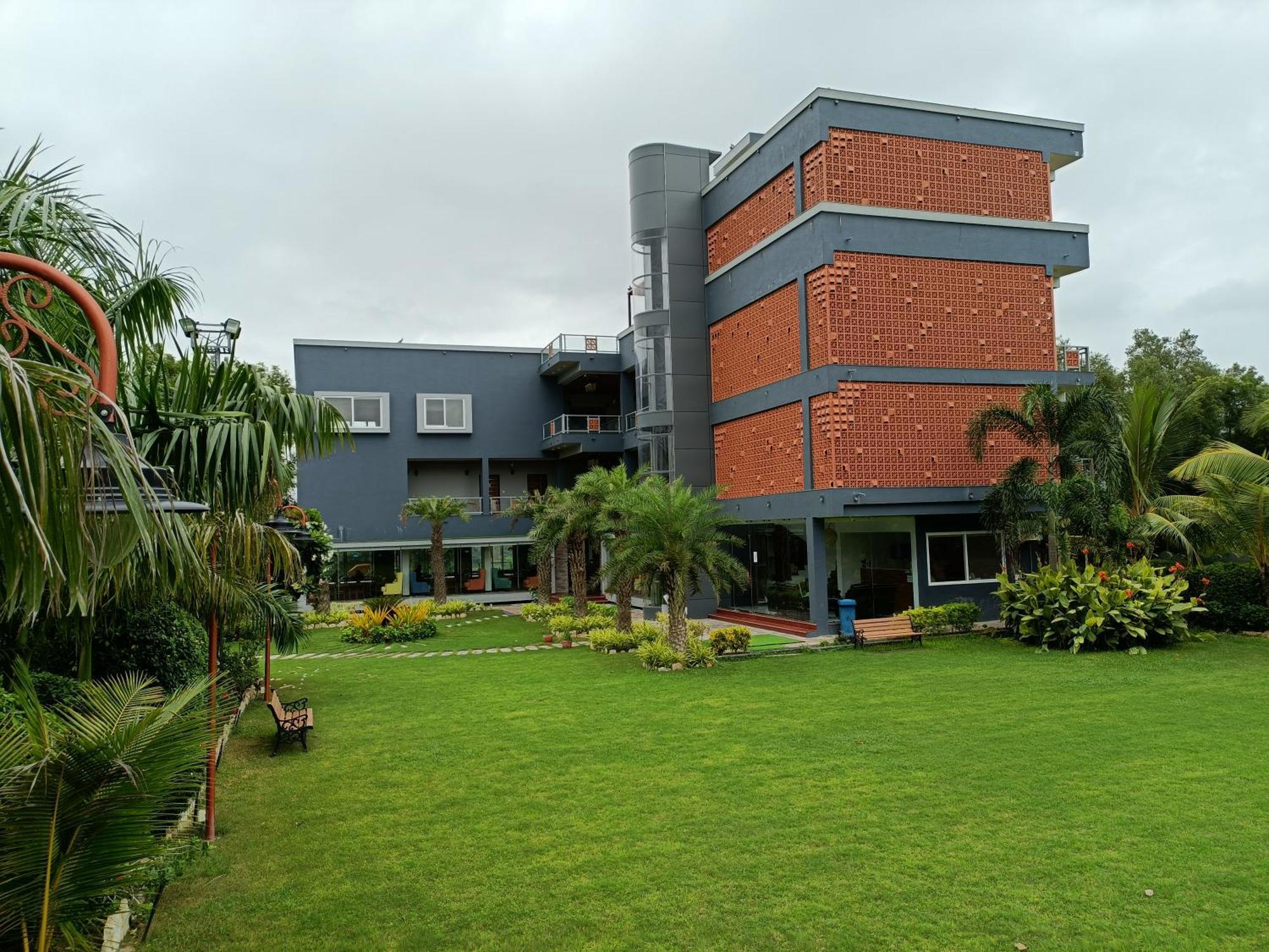 Krishna Riverside Resort Vasad Dış mekan fotoğraf