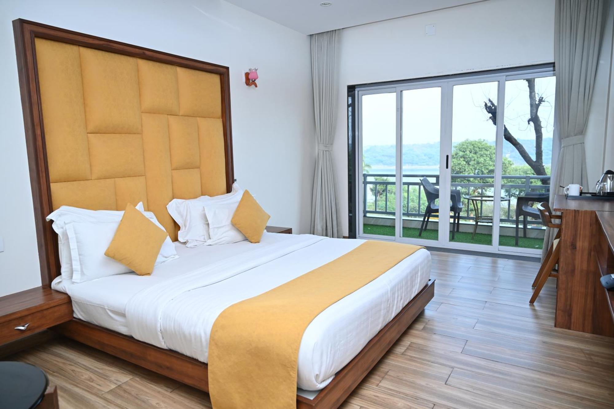 Krishna Riverside Resort Vasad Dış mekan fotoğraf