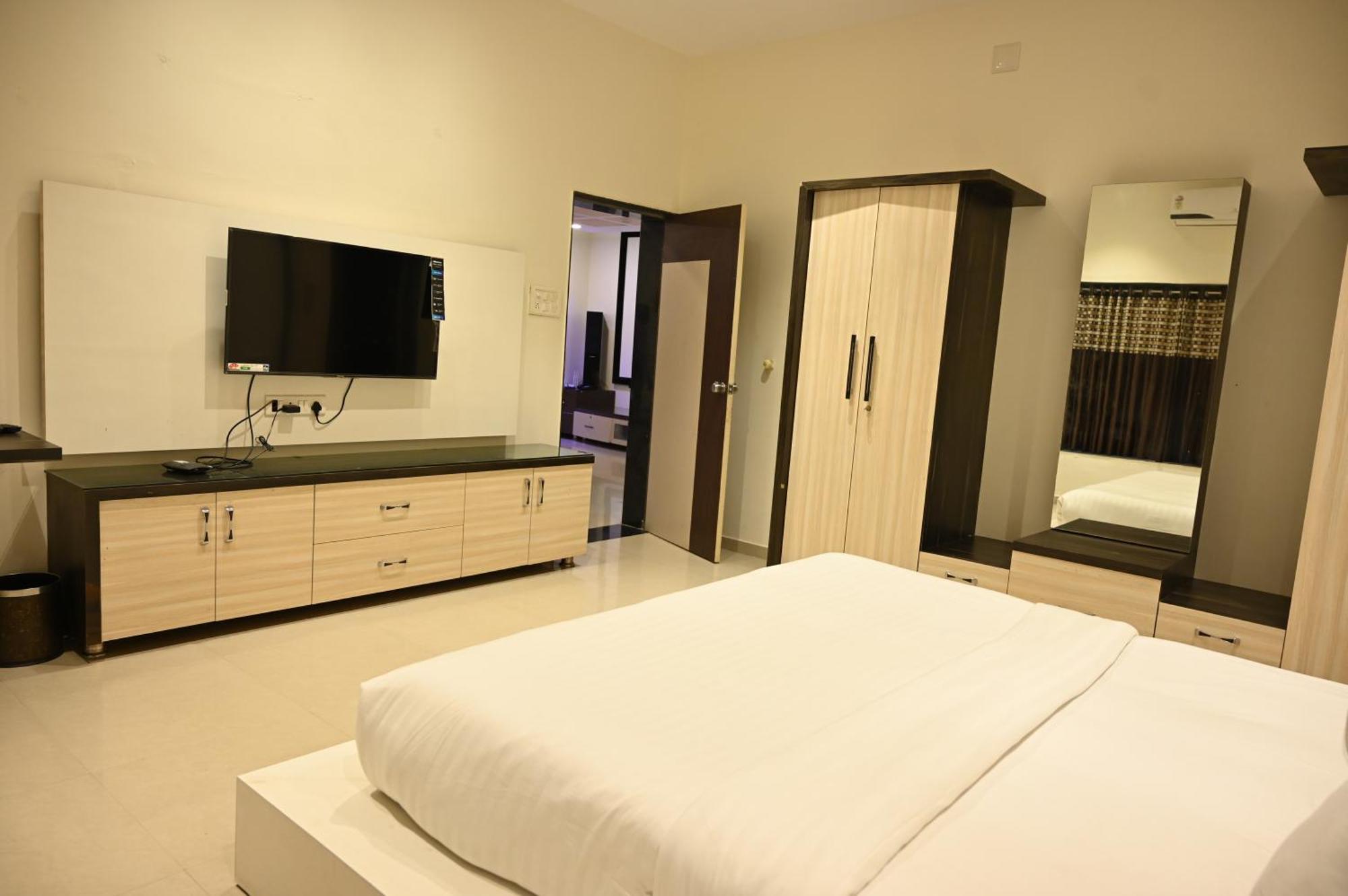 Krishna Riverside Resort Vasad Dış mekan fotoğraf